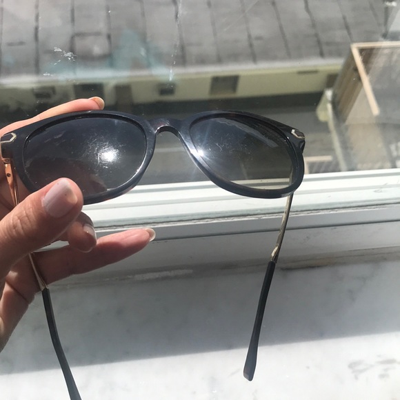 Fendi~ tortoise sunglasses - Picture 7 of 8